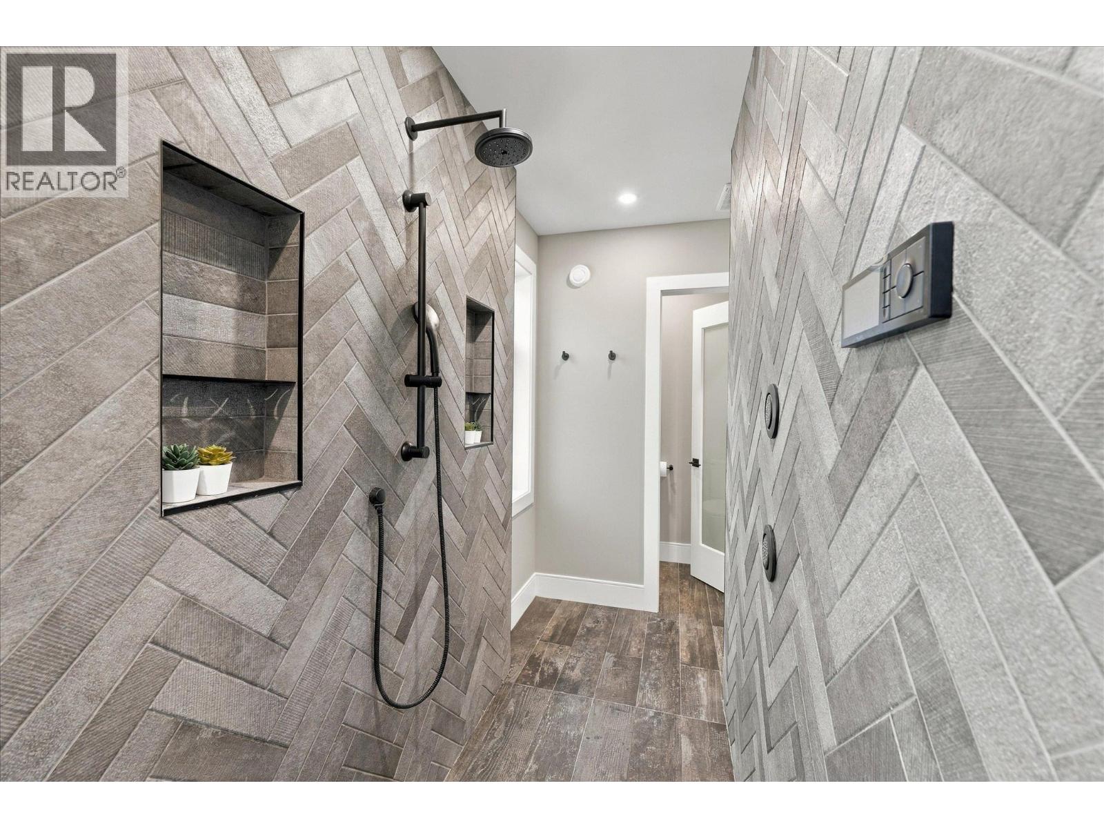 7646 Seven O'clock Drive, Pemberton, British Columbia  V0N 2L3 - Photo 18 - R3167508
