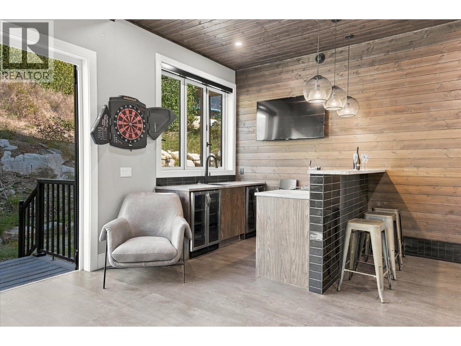 7646 Seven O'clock Drive, Pemberton, British Columbia  V0N 2L3 - Photo 8 - R3167508