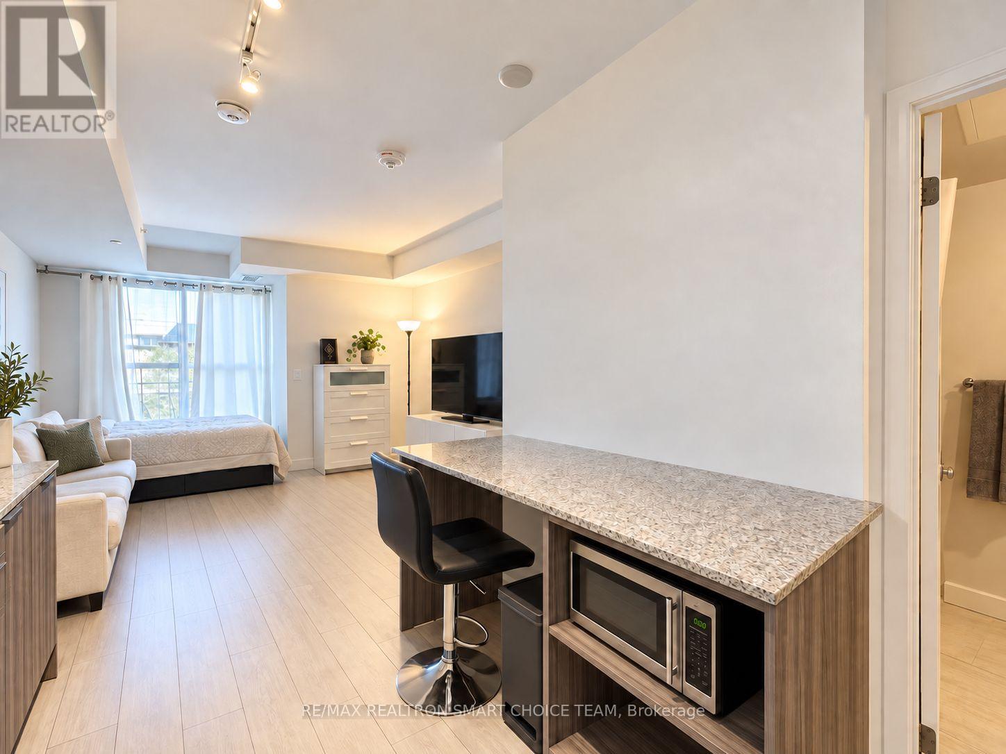 427 - 31 Tippett Road, Toronto (Clanton Park), Ontario  M3H 0C8 - Photo 2 - C13807298