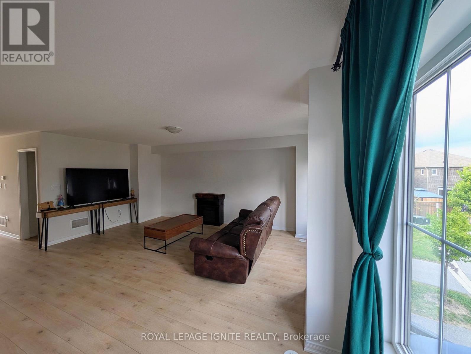 92 Jerome Way, Clarington, Ontario  L1C 7G9 - Photo 5 - E13807290