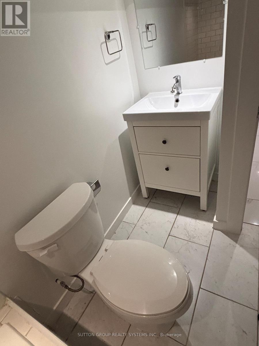 Bsmt - 327 Coxwell (Basement) Avenue, Toronto, Ontario  M4L 3B5 - Photo 12 - E13807308