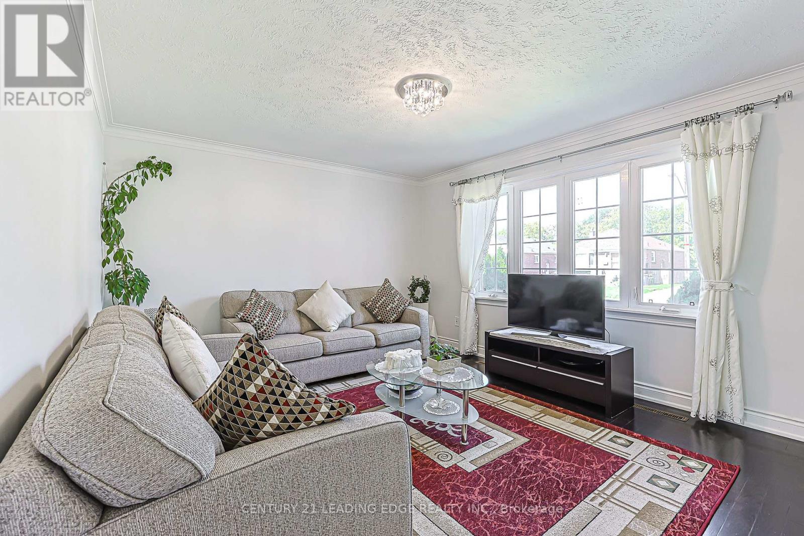 246 Ellington Drive, Toronto, Ontario  M1R 3Y4 - Photo 5 - E13807336