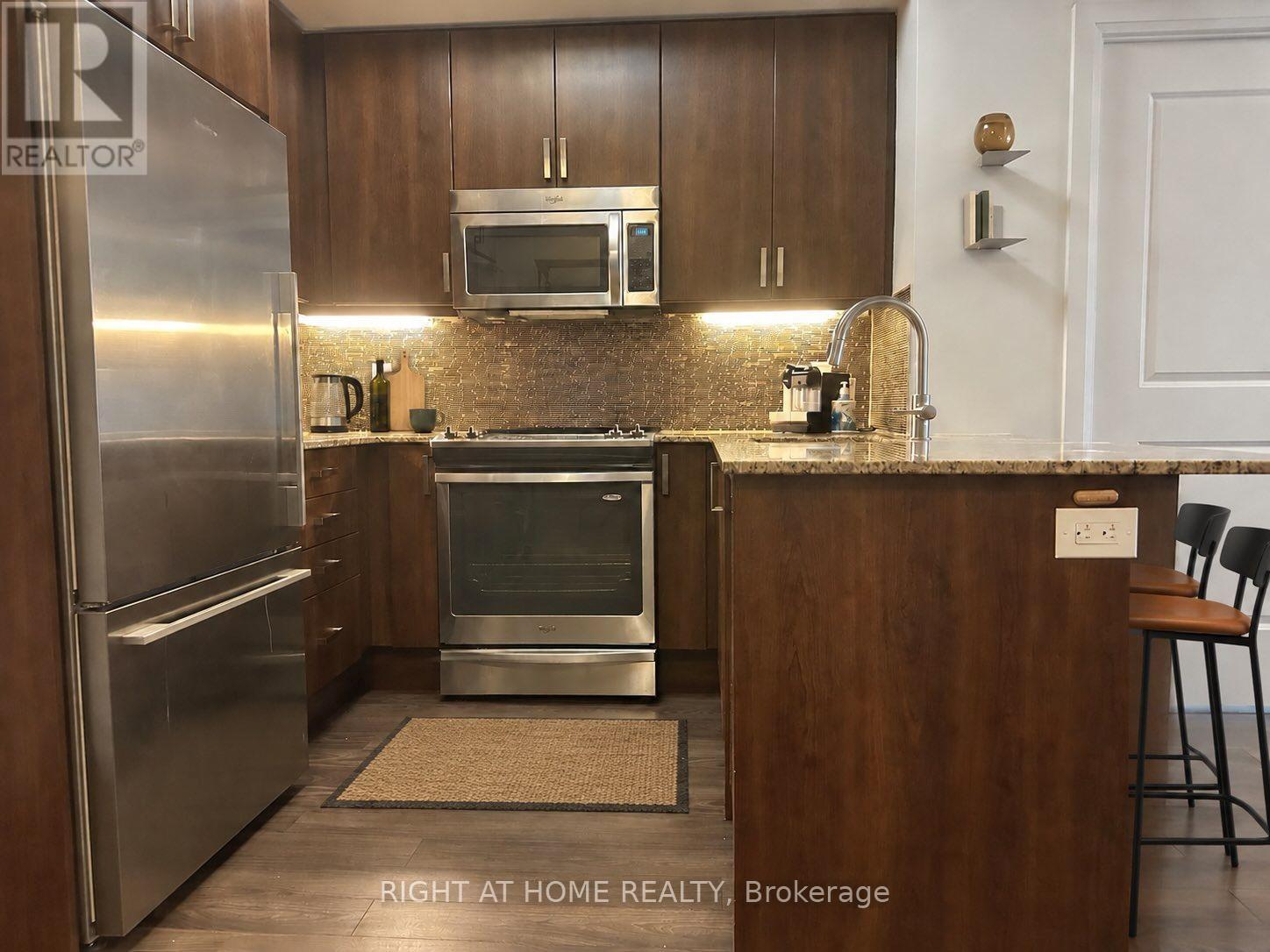 404 - 2 Old Mill Drive, Toronto, Ontario  M6S 0A2 - Photo 3 - W13807314