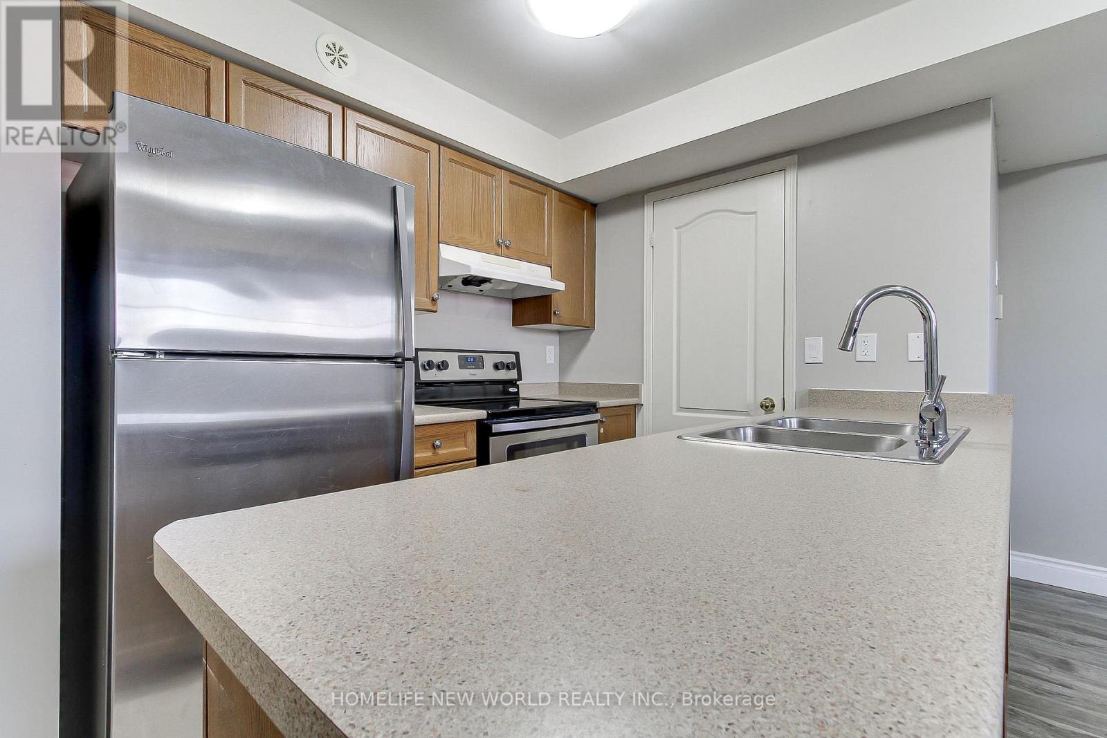 3 - 133 Isaac Devins Boulevard, Toronto, Ontario  M9M 0C4 - Photo 5 - W13807338