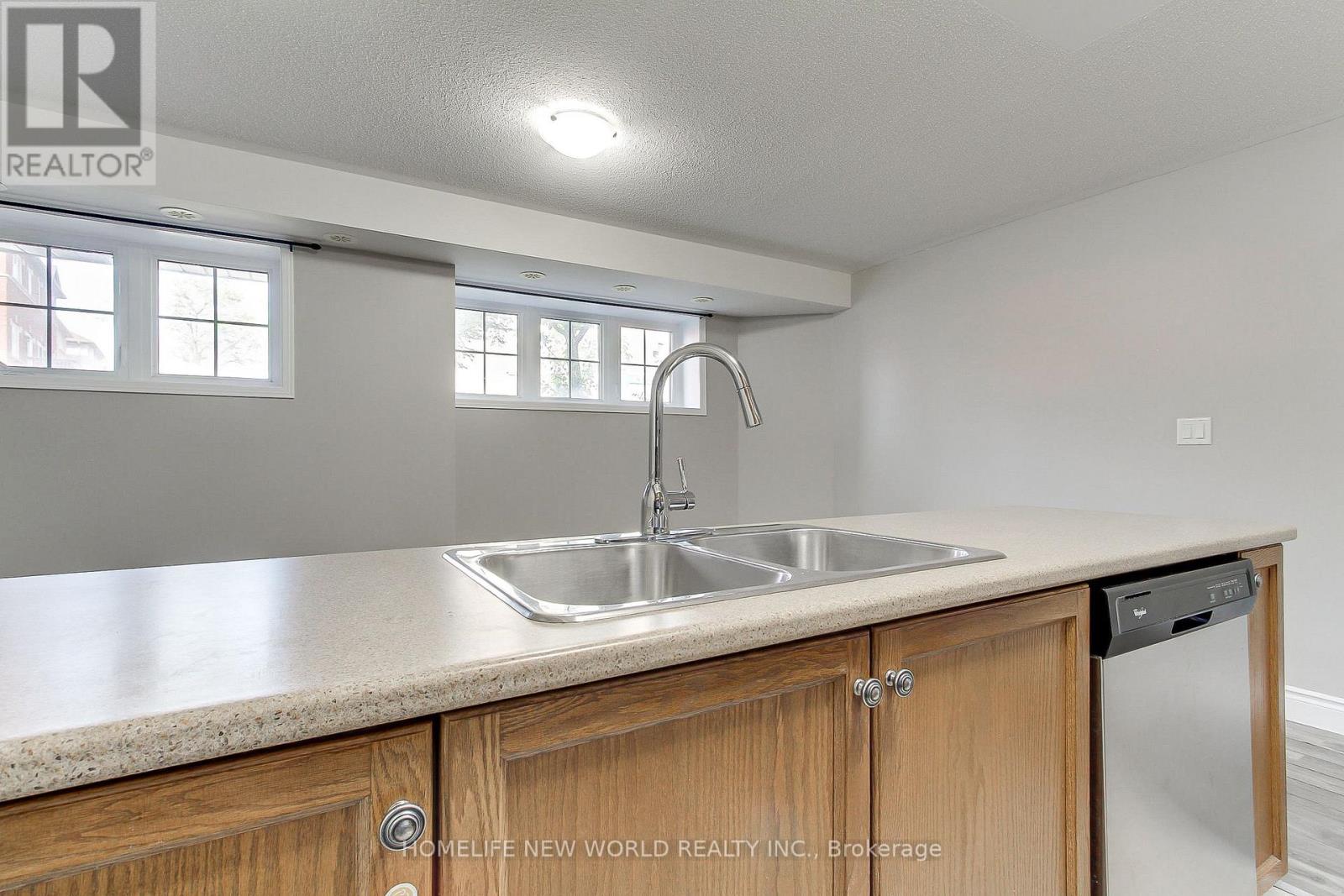3 - 133 Isaac Devins Boulevard, Toronto, Ontario  M9M 0C4 - Photo 6 - W13807338