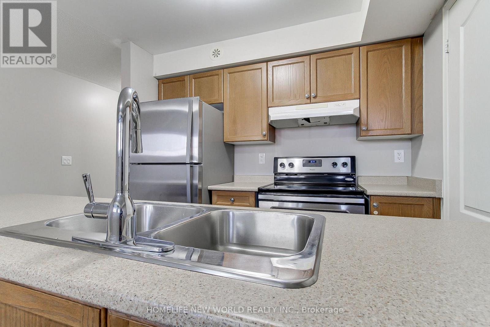 3 - 133 Isaac Devins Boulevard, Toronto, Ontario  M9M 0C4 - Photo 7 - W13807338