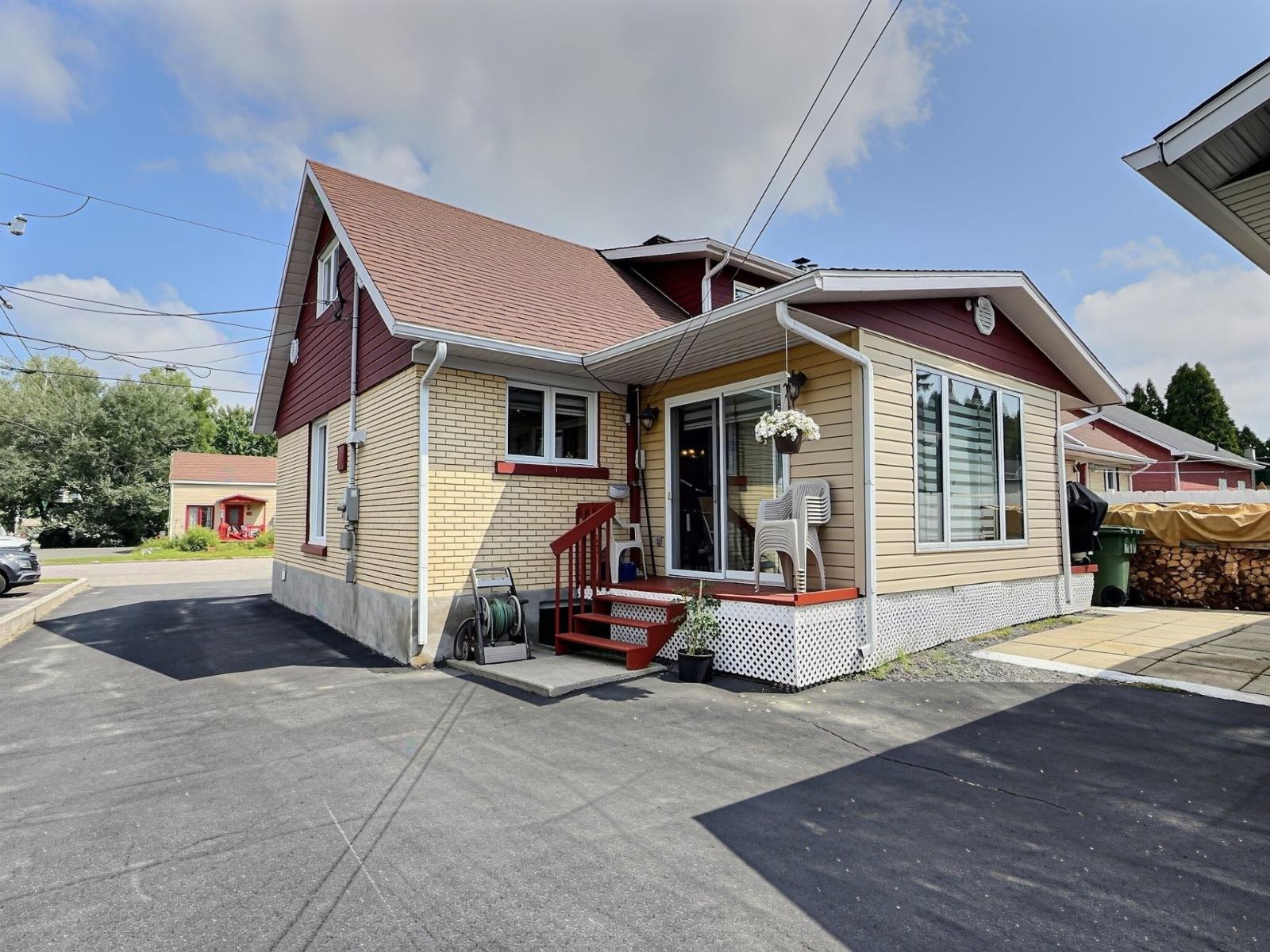 22 Rue Boulanger E. Alma Quebec Canada G8B3X3 3