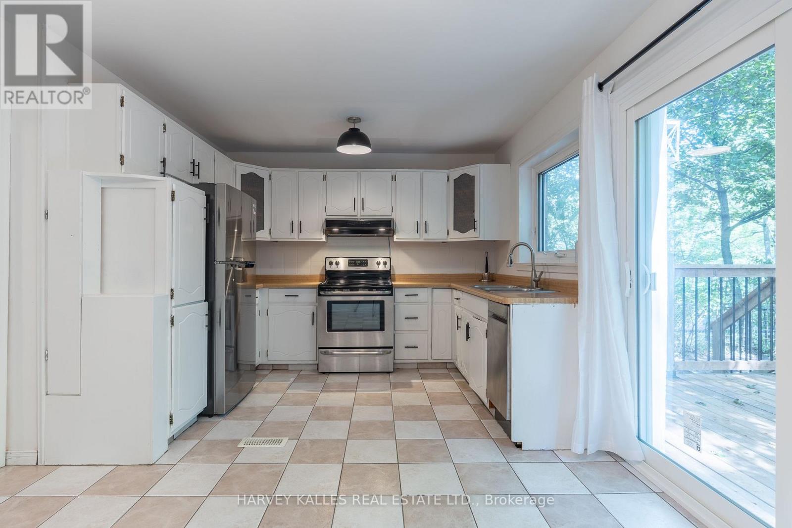 2258 Brookhurst Road, Mississauga, Ontario  L5J 1P9 - Photo 2 - W13807372