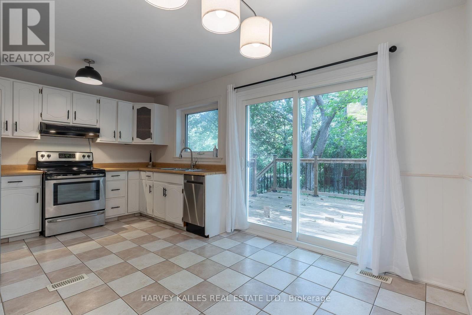 2258 Brookhurst Road, Mississauga, Ontario  L5J 1P9 - Photo 4 - W13807372