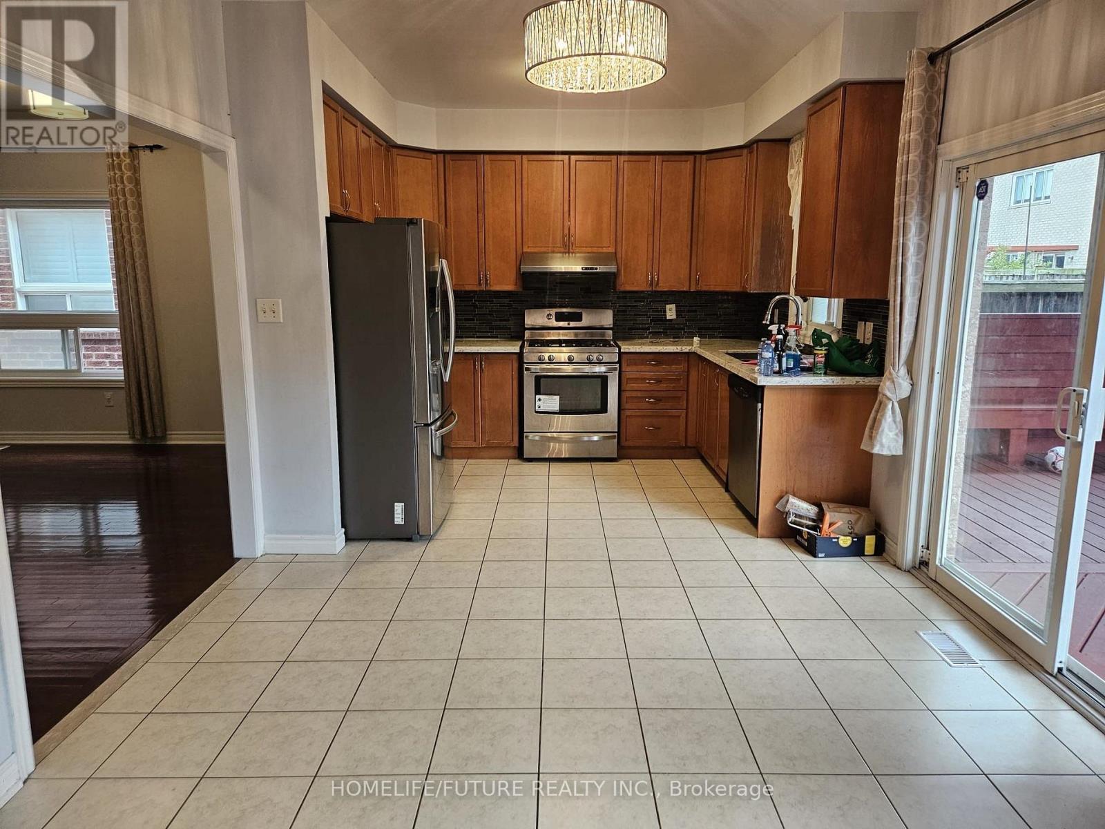 15 Coyle Street, Ajax, Ontario  L1T 0A3 - Photo 4 - E13807394