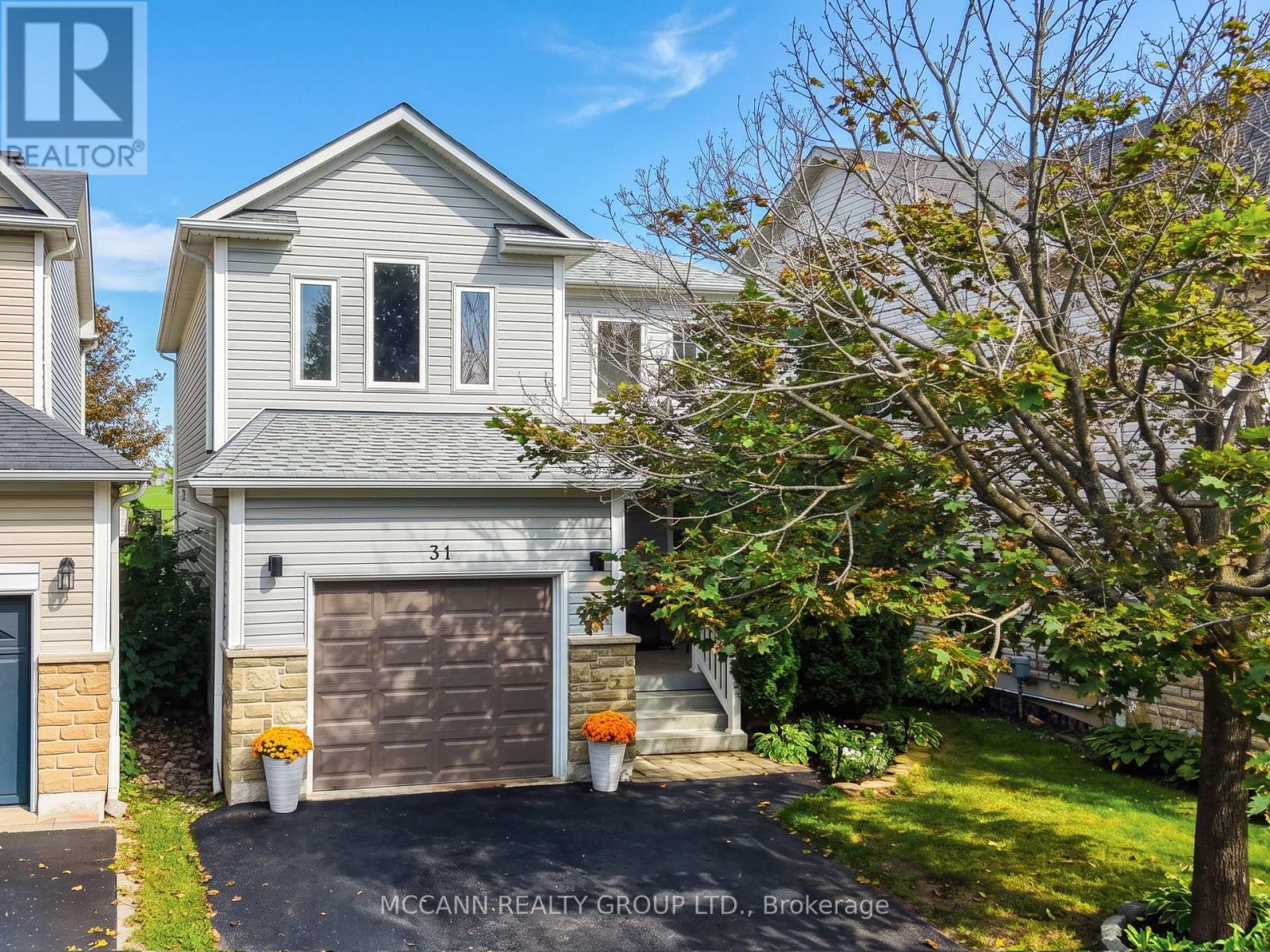31 HATCH STREET, Whitby, Ontario
