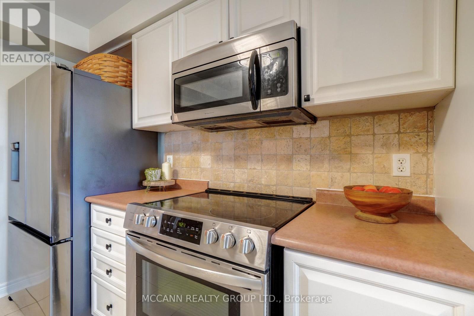 31 Hatch Street, Whitby, Ontario  L1M 2H8 - Photo 11 - E13807398