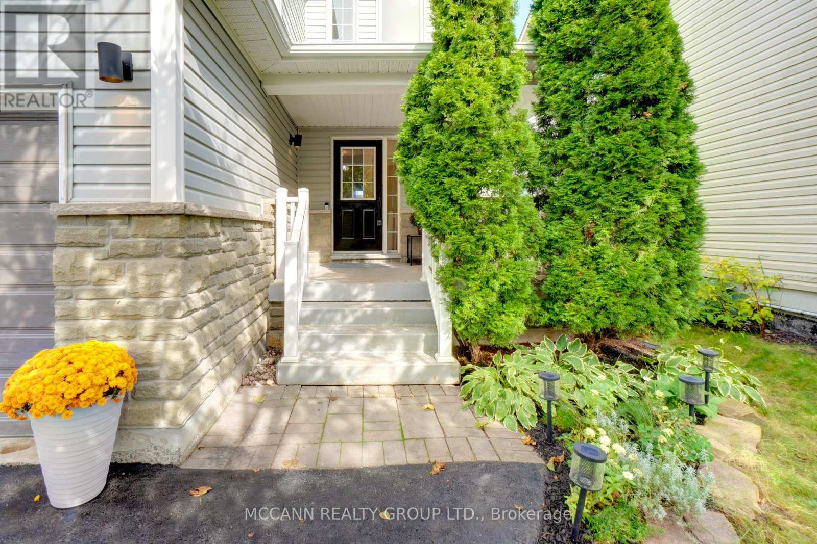 31 Hatch Street, Whitby, Ontario  L1M 2H8 - Photo 2 - E13807398