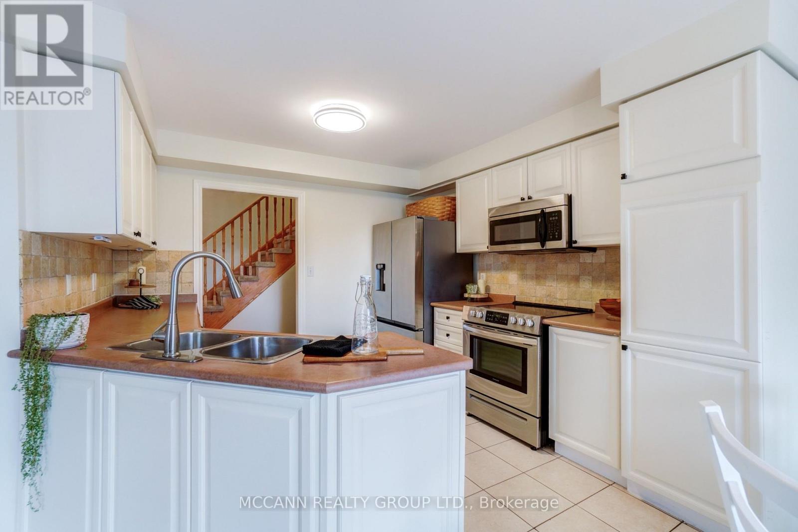 31 Hatch Street, Whitby, Ontario  L1M 2H8 - Photo 8 - E13807398