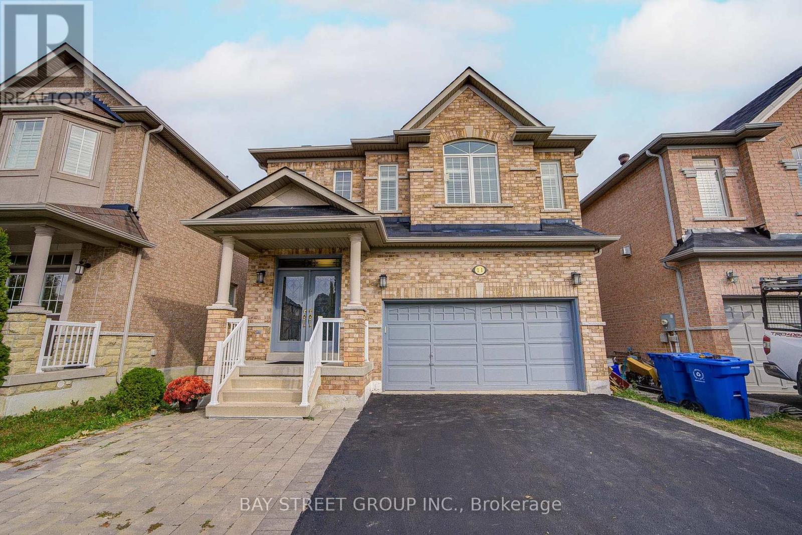 11 Farmington Road, Whitchurch-Stouffville, Ontario  L4A 0Y5 - Photo 2 - N13807402