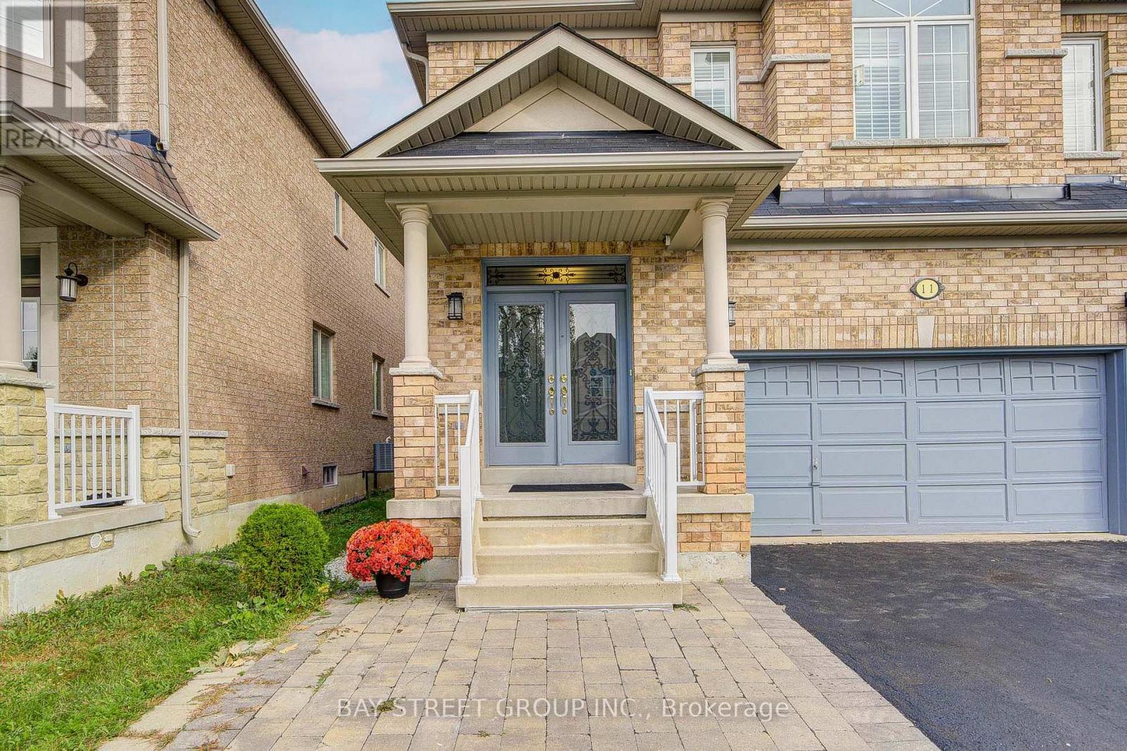 11 Farmington Road, Whitchurch-Stouffville, Ontario  L4A 0Y5 - Photo 4 - N13807402