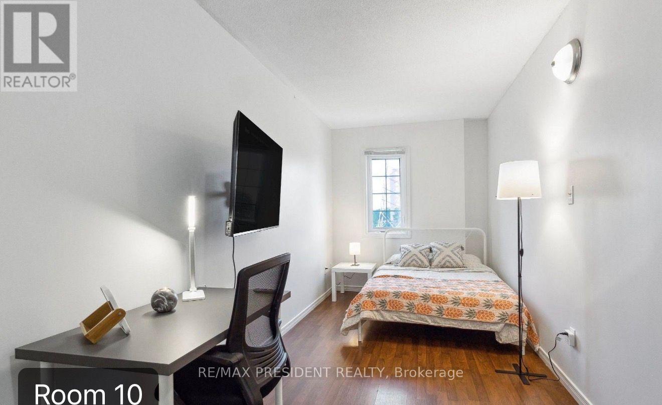 3 Herzberg Gardens, Toronto, Ontario  M3J 3P5 - Photo 12 - W13807414