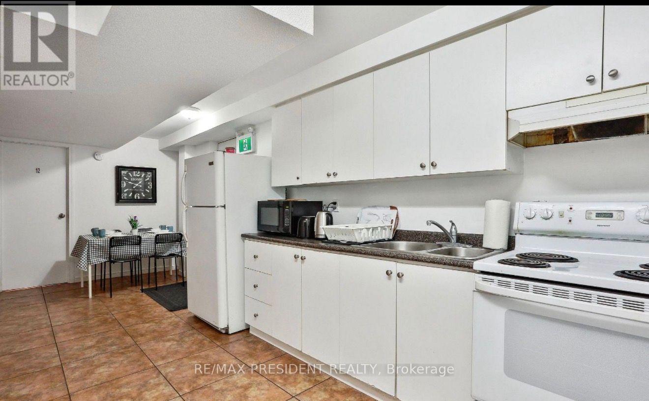 3 Herzberg Gardens, Toronto, Ontario  M3J 3P5 - Photo 17 - W13807414