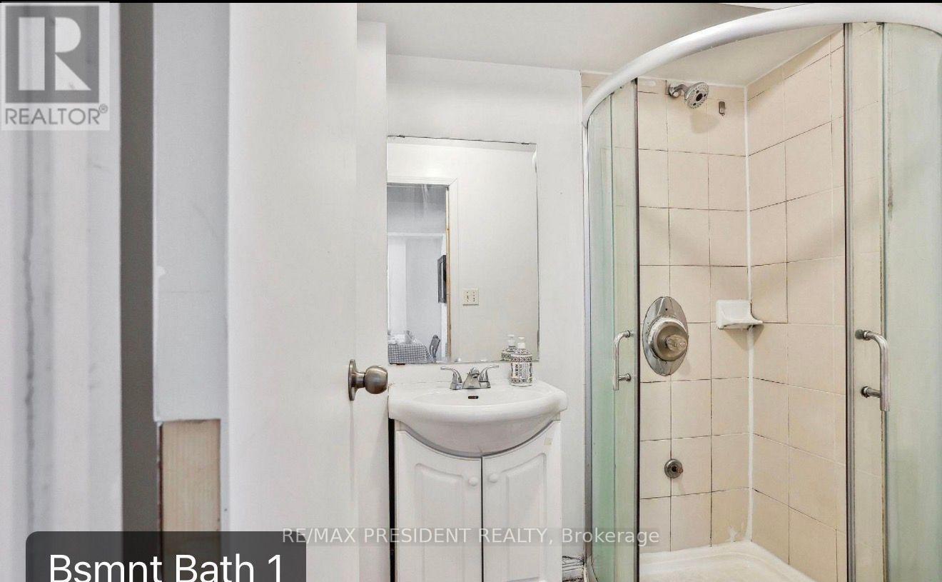 3 Herzberg Gardens, Toronto, Ontario  M3J 3P5 - Photo 19 - W13807414