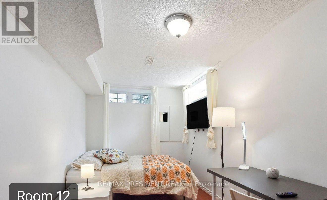 3 Herzberg Gardens, Toronto, Ontario  M3J 3P5 - Photo 21 - W13807414