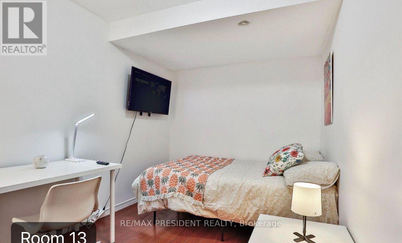 3 Herzberg Gardens, Toronto, Ontario  M3J 3P5 - Photo 22 - W13807414