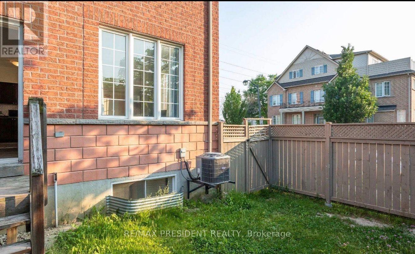 3 Herzberg Gardens, Toronto, Ontario  M3J 3P5 - Photo 23 - W13807414
