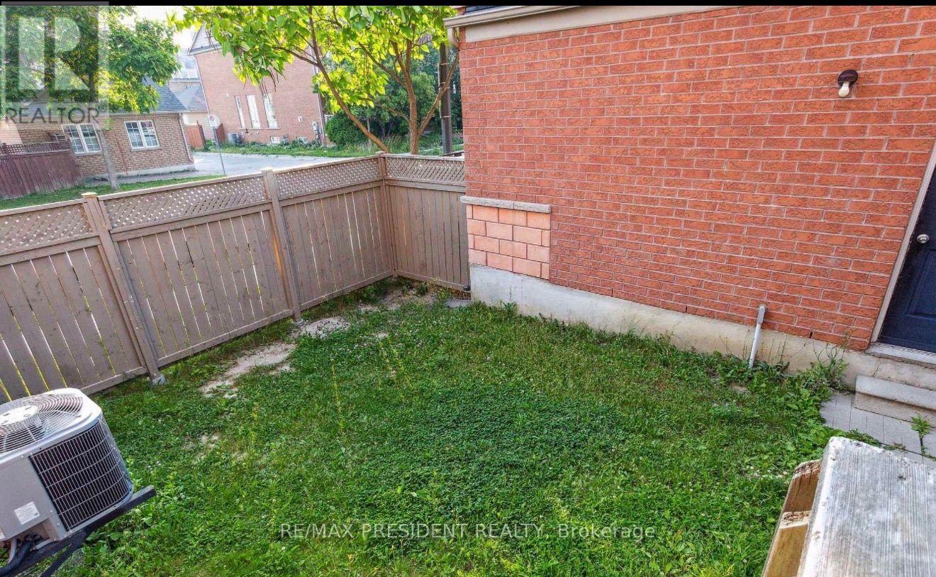 3 Herzberg Gardens, Toronto, Ontario  M3J 3P5 - Photo 24 - W13807414