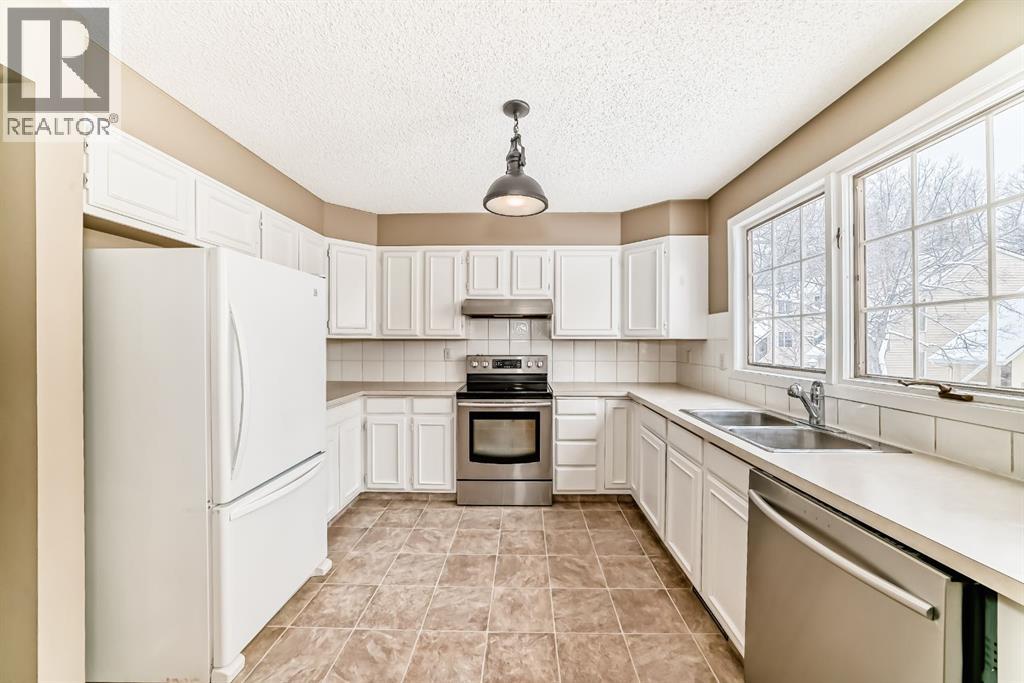407 Point Mckay Garden Nw, Calgary, Alberta  T3B 5C1 - Photo 6 - A2342334
