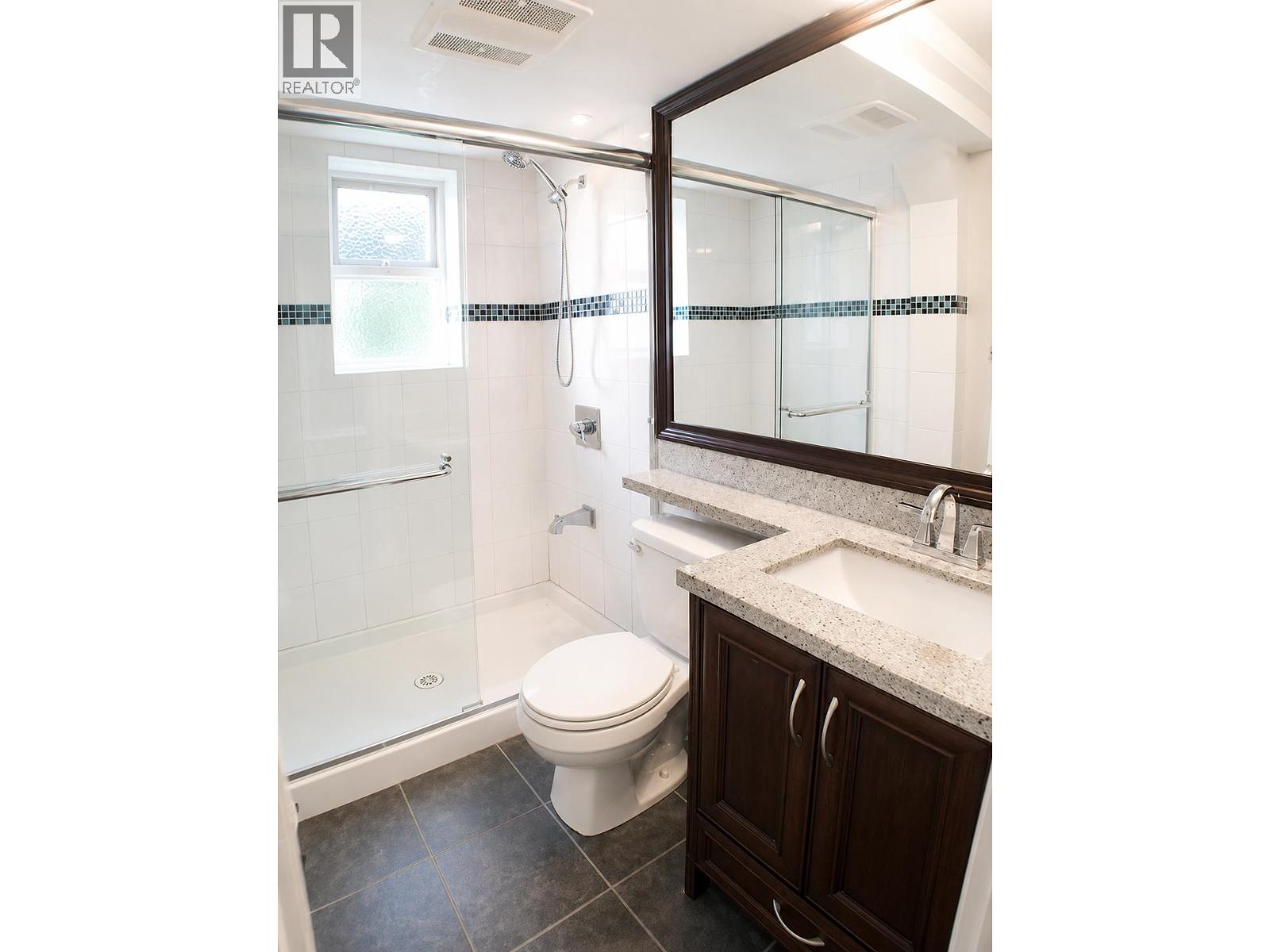6925 Aubrey, Burnaby, British Columbia  V5B 2E4 - Photo 12 - R3167513