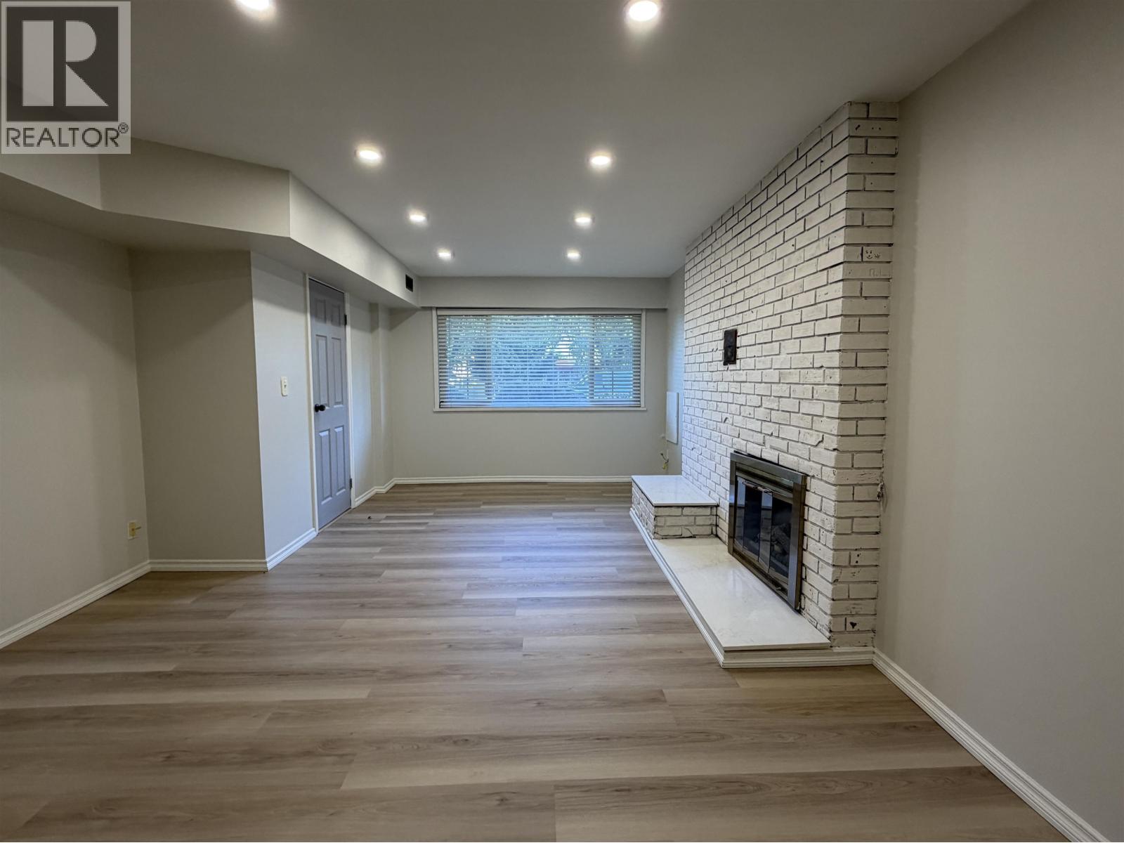 6925 Aubrey, Burnaby, British Columbia  V5B 2E4 - Photo 2 - R3167513