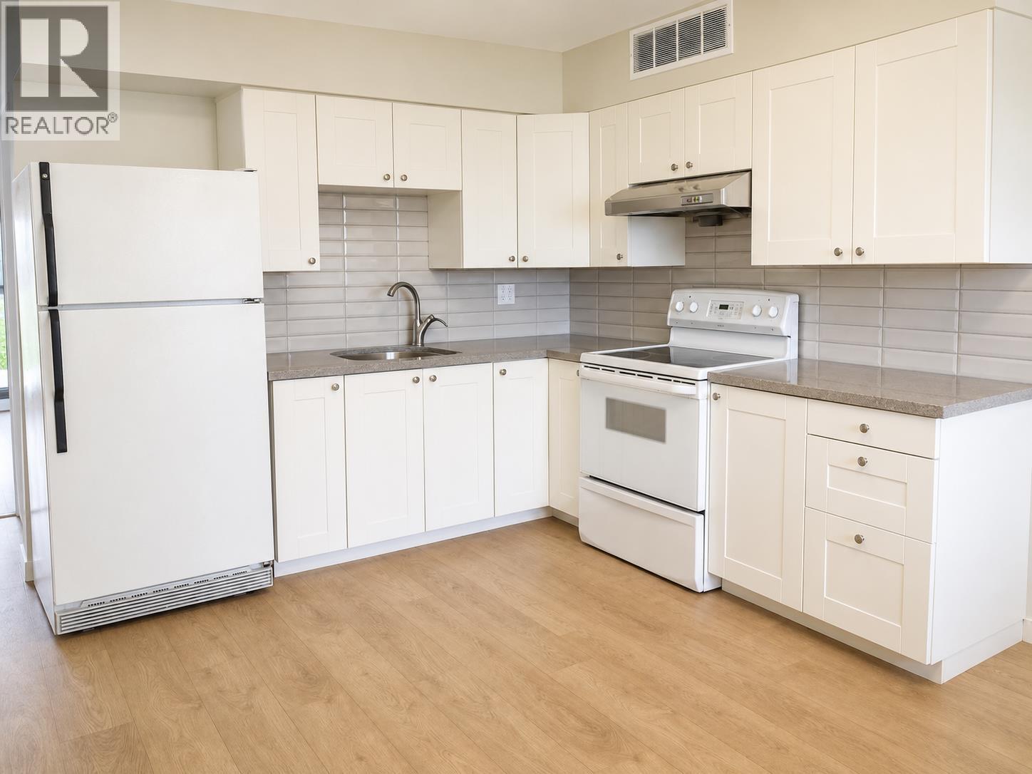 6925 Aubrey, Burnaby, British Columbia  V5B 2E4 - Photo 6 - R3167513
