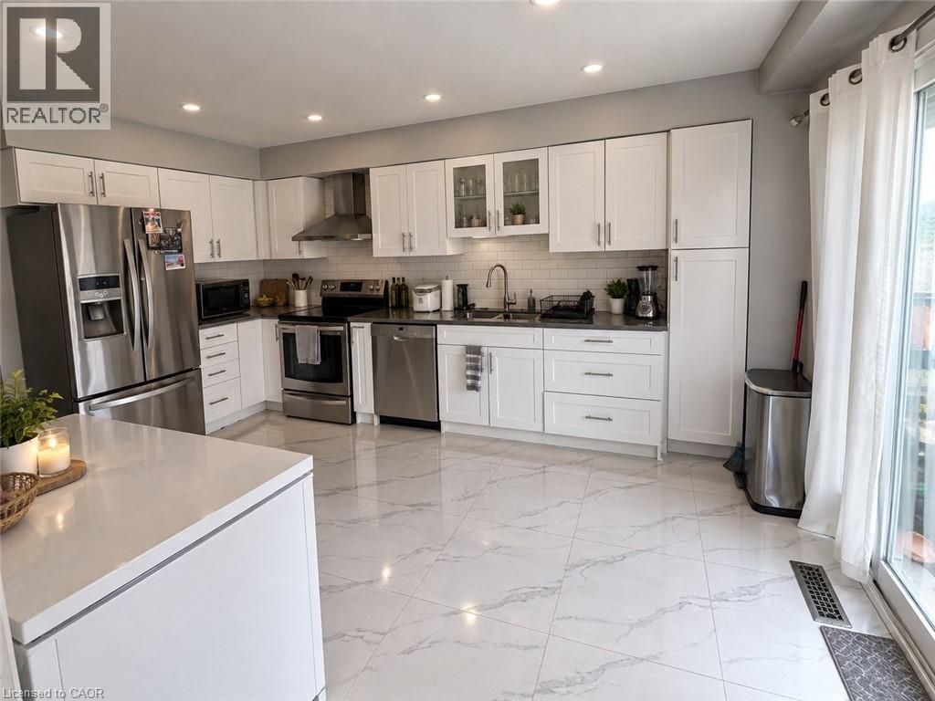 125 Fairgreen Close, Cambridge, Ontario  N1T 1T8 - Photo 3 - 40862880