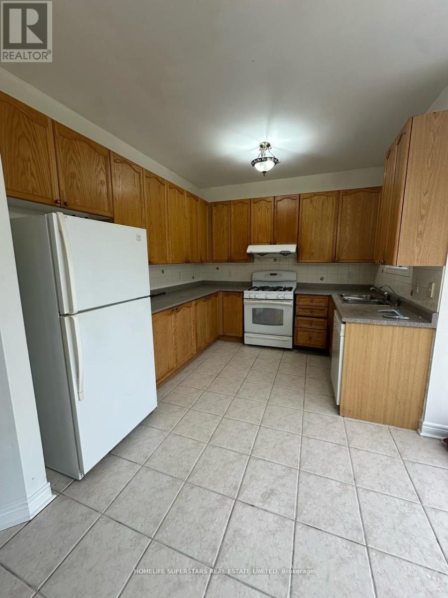 41 Thorndale Road, Brampton, Ontario  L6P 1G9 - Photo 5 - W13750006