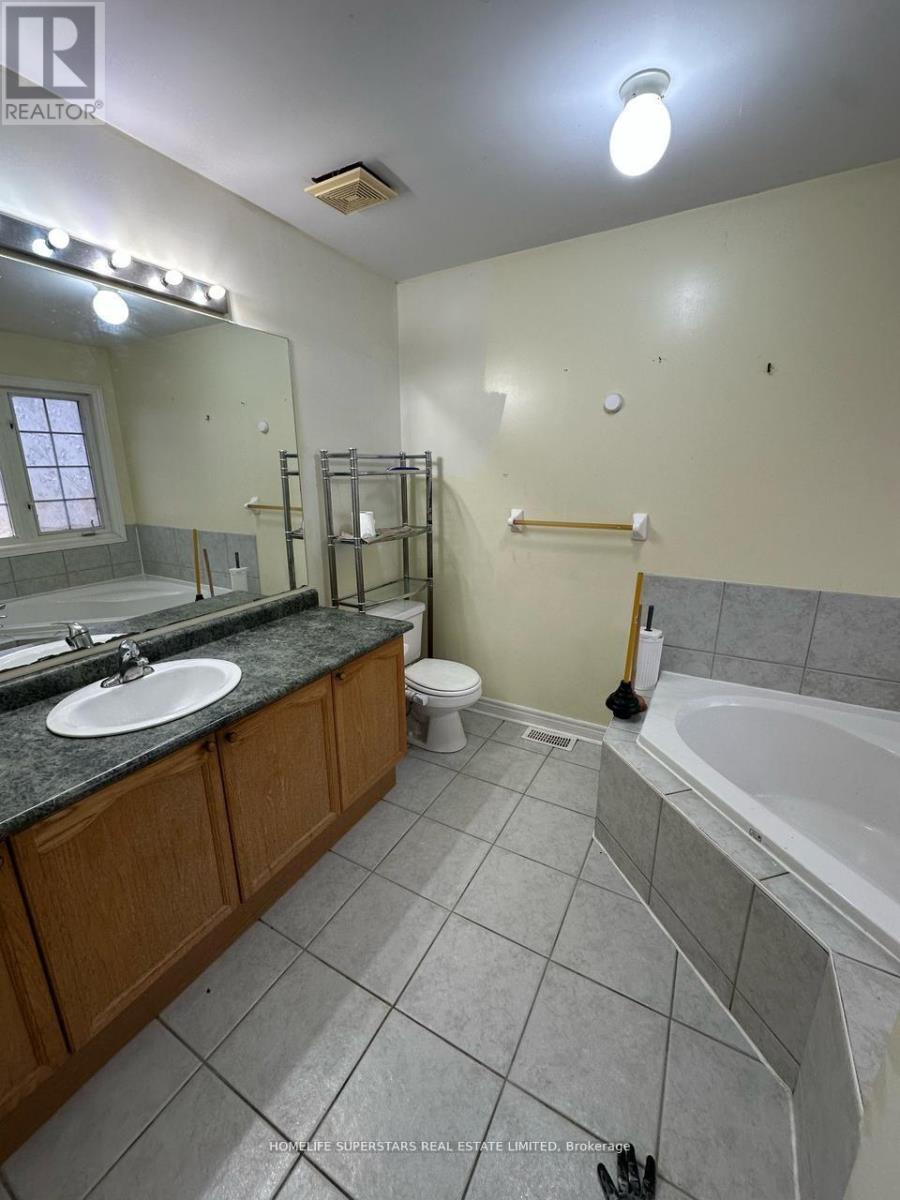41 Thorndale Road, Brampton, Ontario  L6P 1G9 - Photo 8 - W13750006