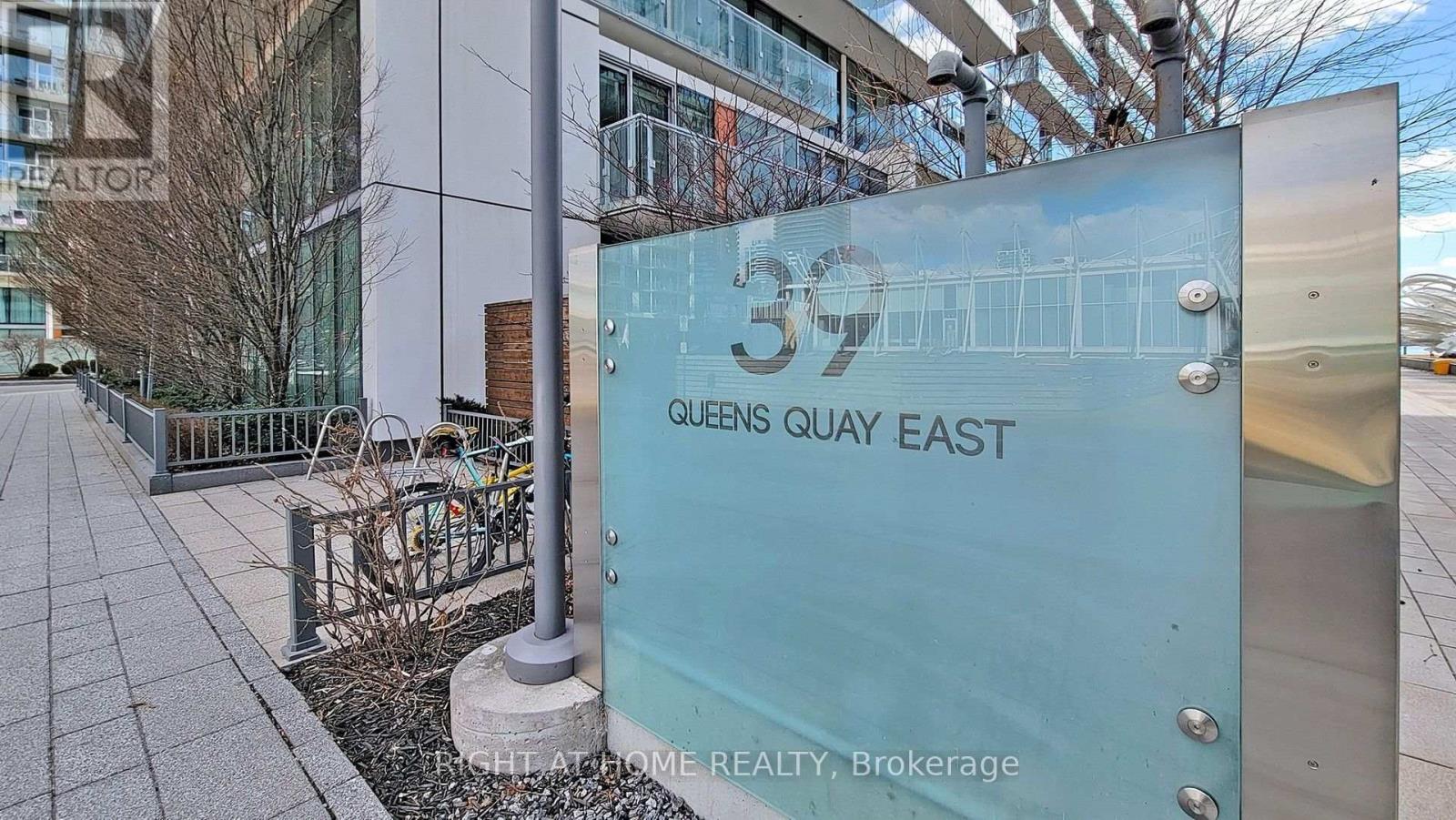 920 - 39 QUEENS QUAY E, Toronto, Ontario