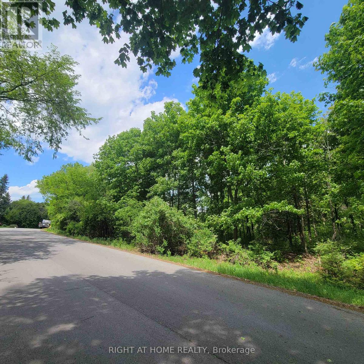 7 Beckenham Lane, Ottawa, Ontario  K1J 7J4 - Photo 2 - X13807486