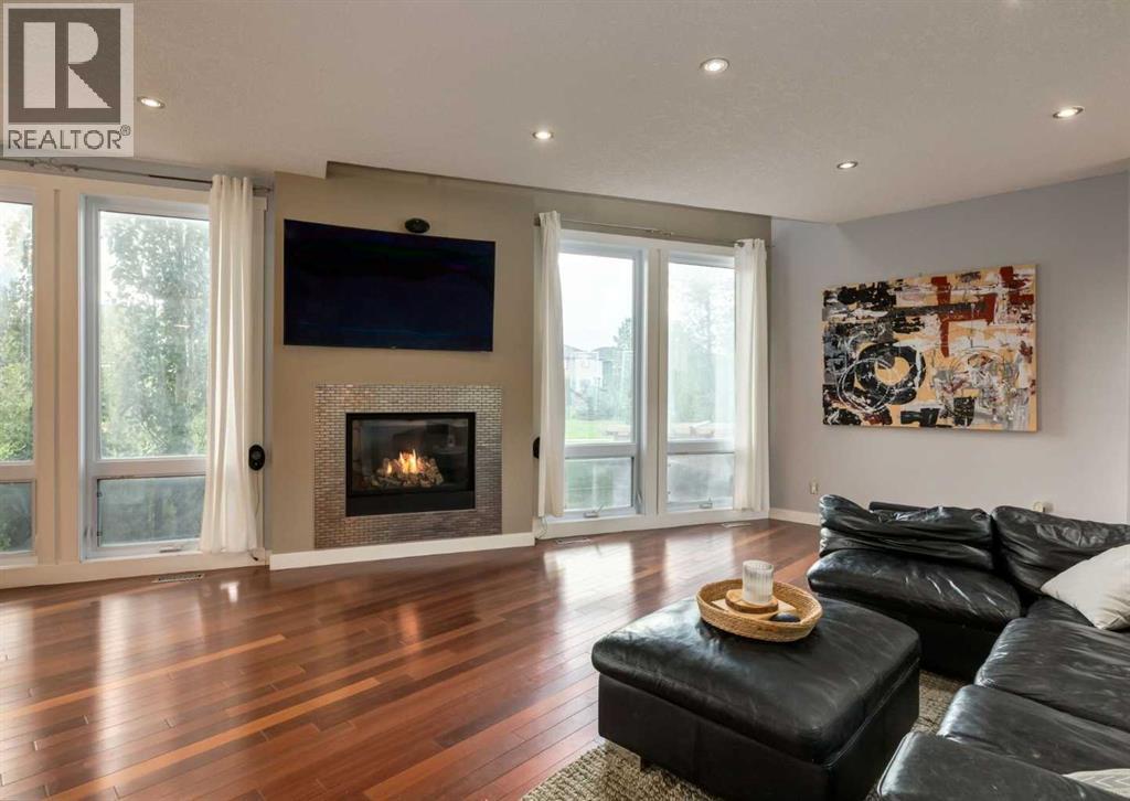 237 Luxstone Green Sw, Airdrie, Alberta  T4B 3B5 - Photo 3 - A2344974