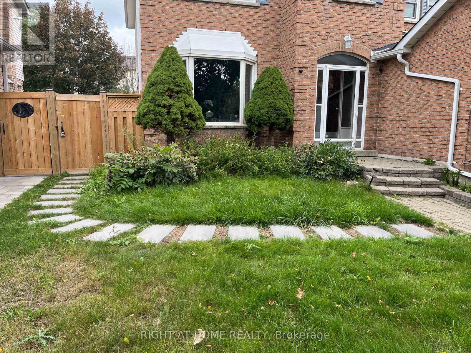 45 STIVER DRIVE, Newmarket, Ontario