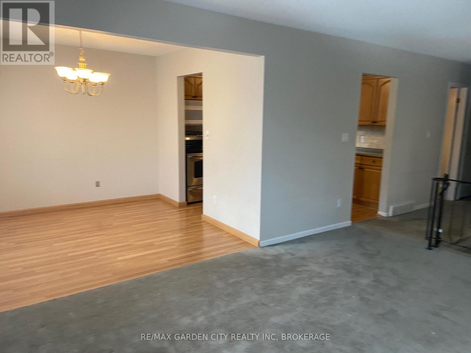 Upper - 9 Stonegate Drive, St. Catharines, Ontario  L2P 3K9 - Photo 6 - X13807524