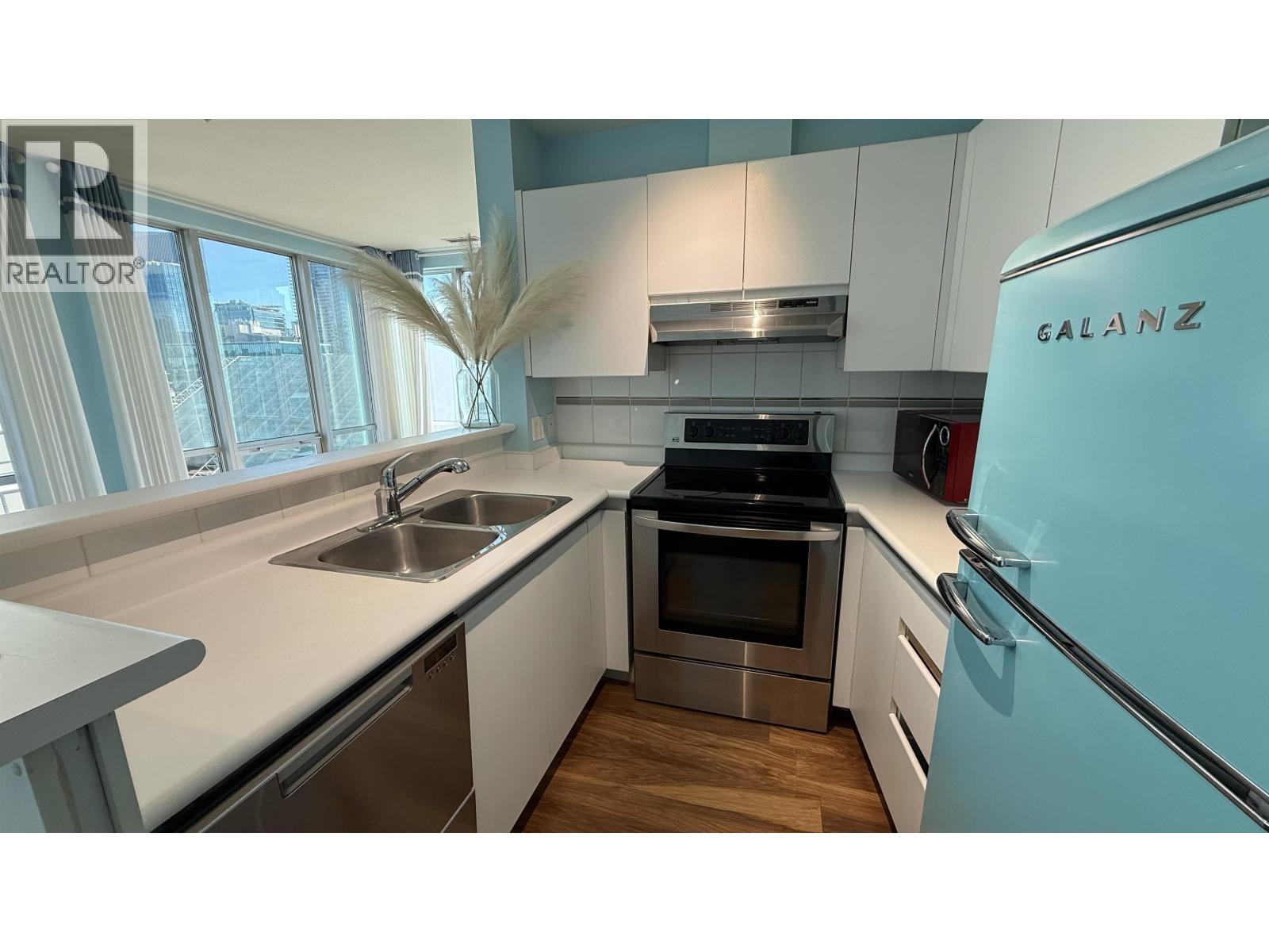 614 989 Nelson Street, Vancouver, British Columbia  V6Z 3B6 - Photo 3 - R3167440