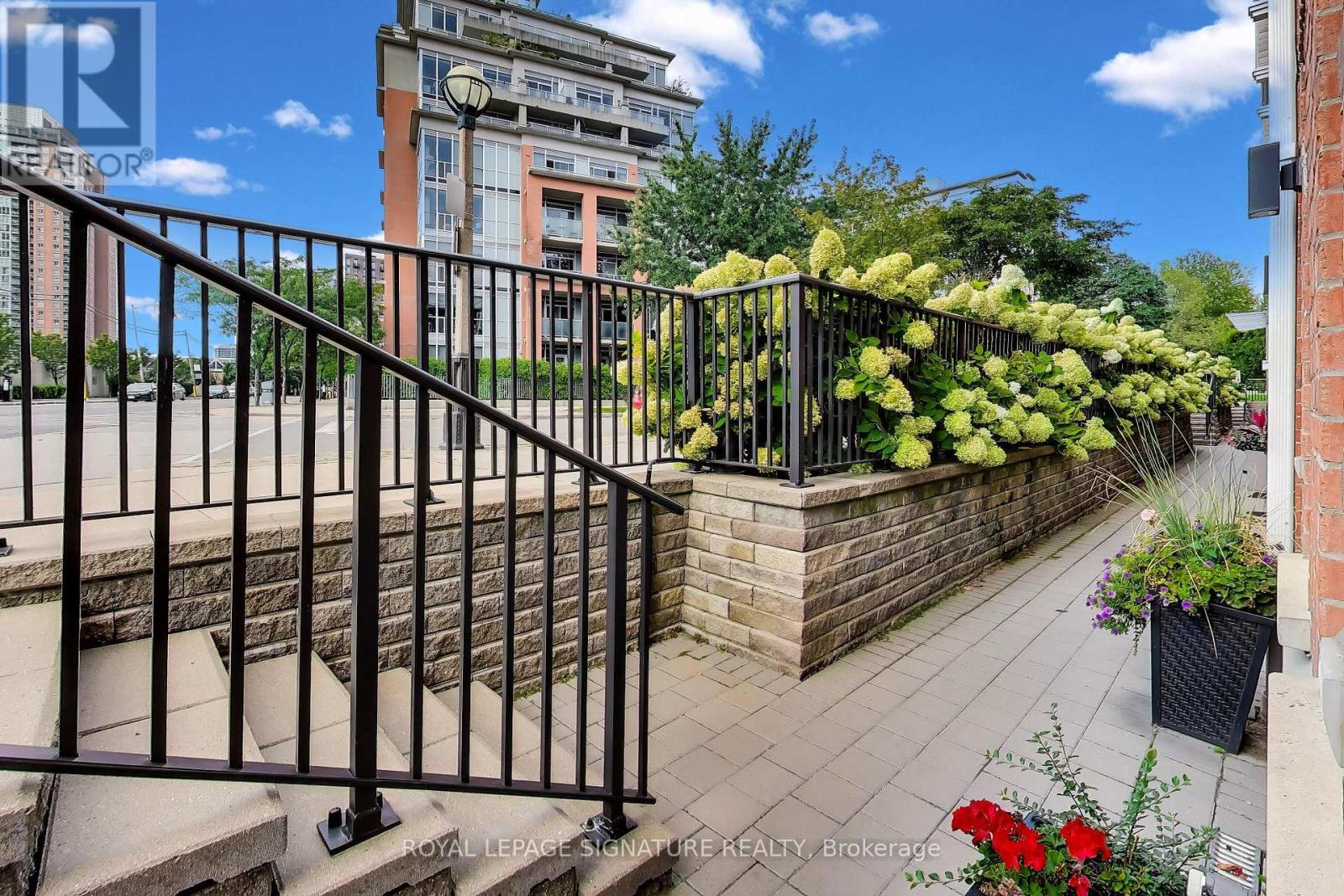 1 Crawford Street, Toronto, Ontario  M6K 3M3 - Photo 3 - C13807534