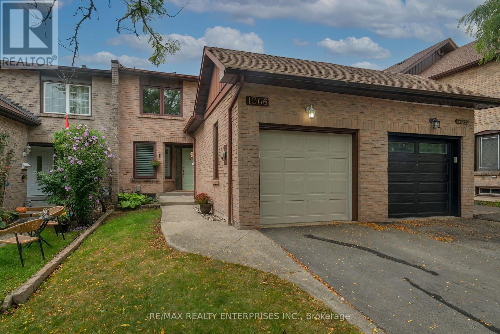 1066 RUNNYMEAD CRESCENT Oakville (GA Glen Abbey) Ontario Canada L6M1C4 2