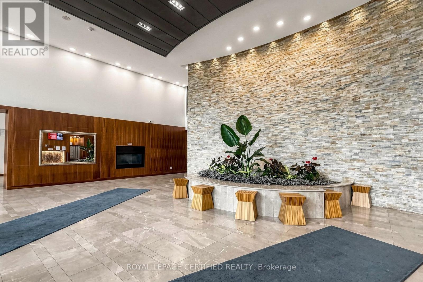 603 - 225 Webb Drive, Mississauga, Ontario  L5B 4P2 - Photo 2 - W13807538