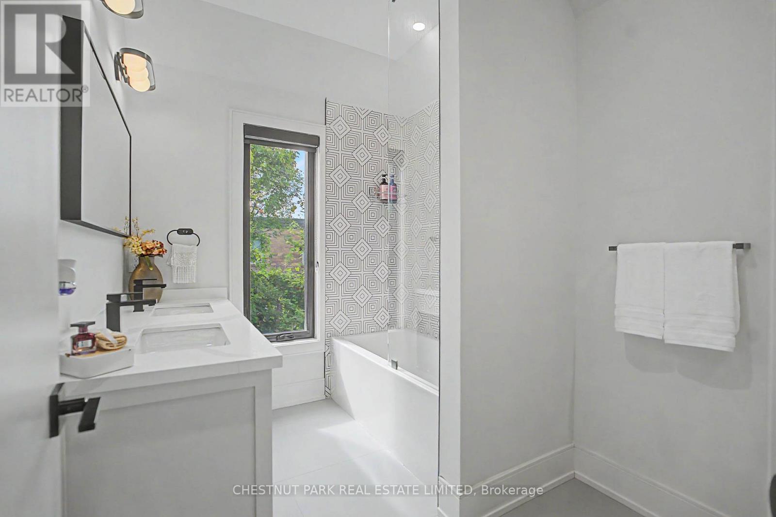 150 Sheldon Avenue, Toronto, Ontario  M8W 4L6 - Photo 33 - W13794984