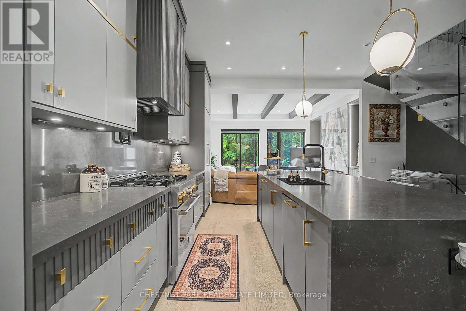 150 Sheldon Avenue, Toronto, Ontario  M8W 4L6 - Photo 6 - W13794984