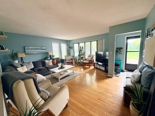 432 River Avenue E, Dauphin, Manitoba  R7N 0H8 - Photo 2 - 202623678