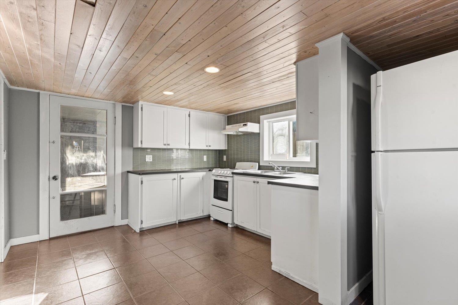 Lower 10113 MANOR DRIVE|Fairfield Island photo 2