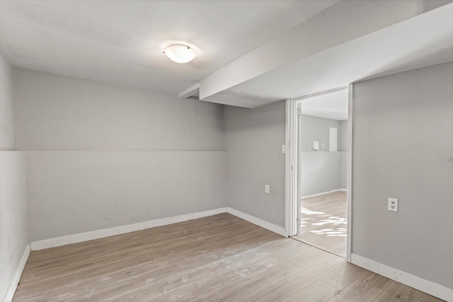 Lower 10113 MANOR DRIVE|Fairfield Island photo 7
