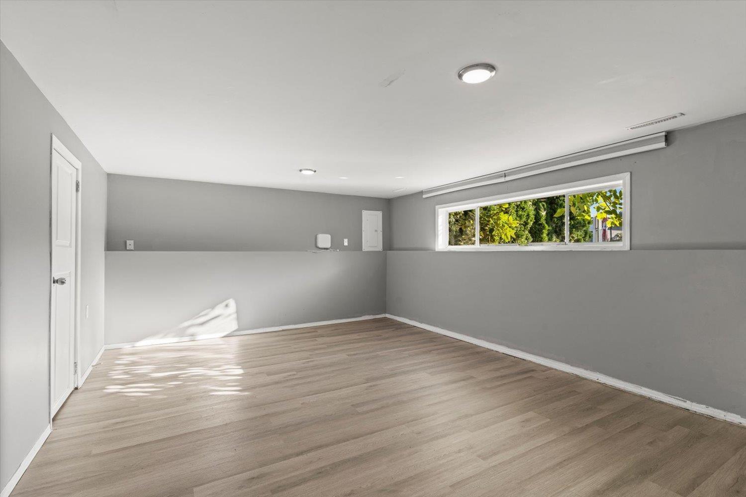 Lower 10113 MANOR DRIVE|Fairfield Island photo 8