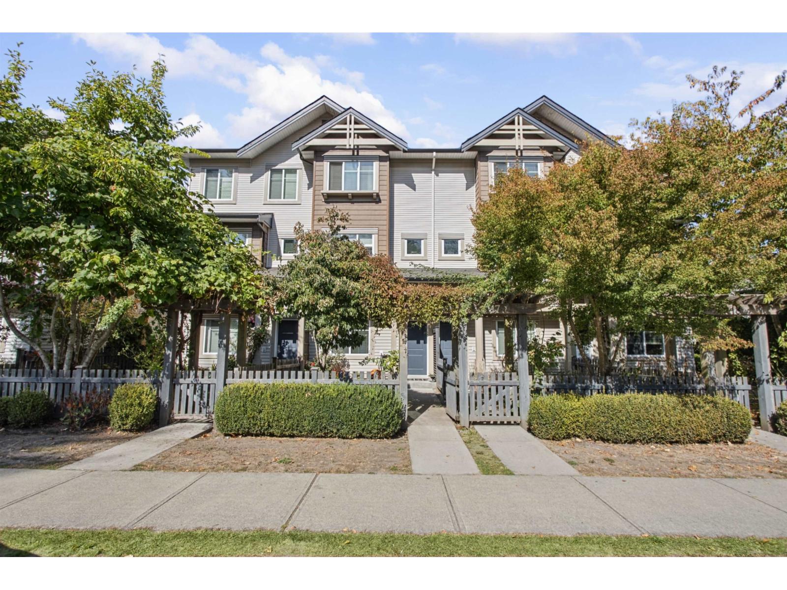 16 8418 163 STREET, Surrey, British Columbia